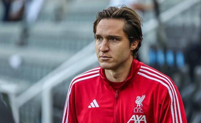 利物浦欧冠排位赛名单出炉！基耶萨遭弃用，外援名额卡死，22人阵容太薄？